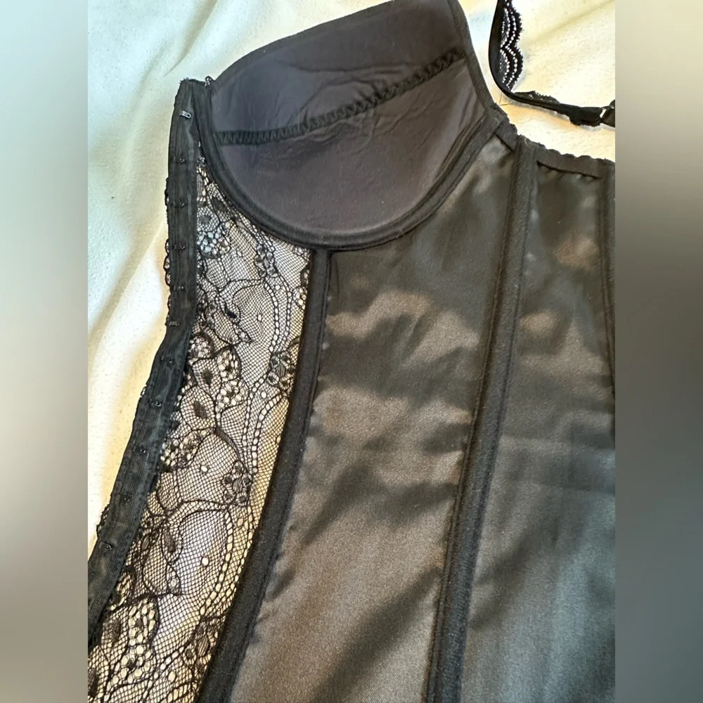 Escante woman’s black corset, size 1X - Picture 13 of 16